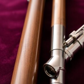 wooden versus metal flutes